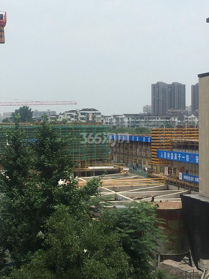 龙湖唐宁ONE项目施工进程实景图（2015.6）