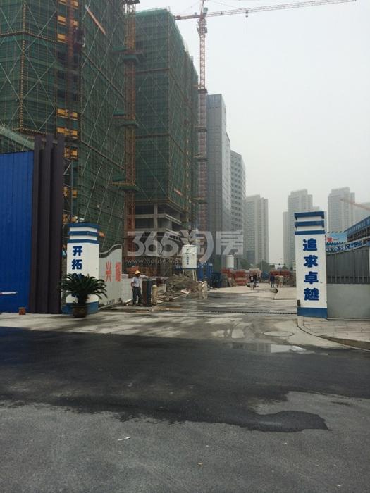 2015年7月星耀城二期项目施工入口实景
