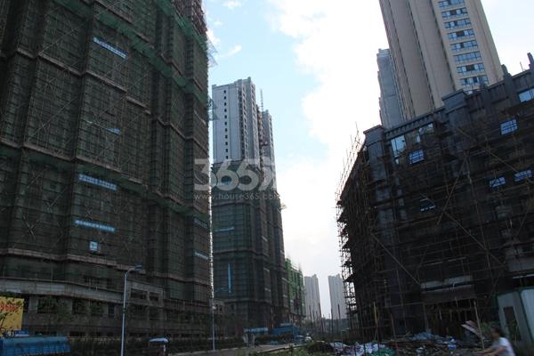 东方龙城工程进度（2015年7月摄）
